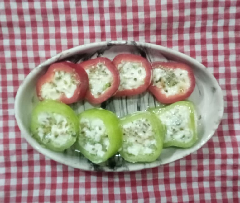 Peynir dolgulu biberler